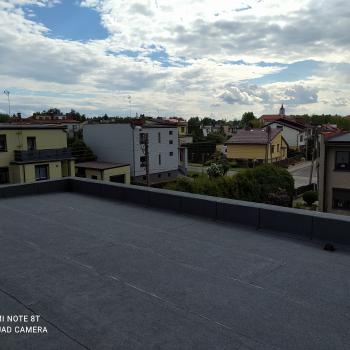 Hydroizolacja dachu w systemie tradycyjnym; wykonanie spadków dachowych ze styropianu; 150m2